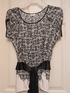 NY & Co. Black & White Printed Cap-Sleeve Tie  Waist Women's Top